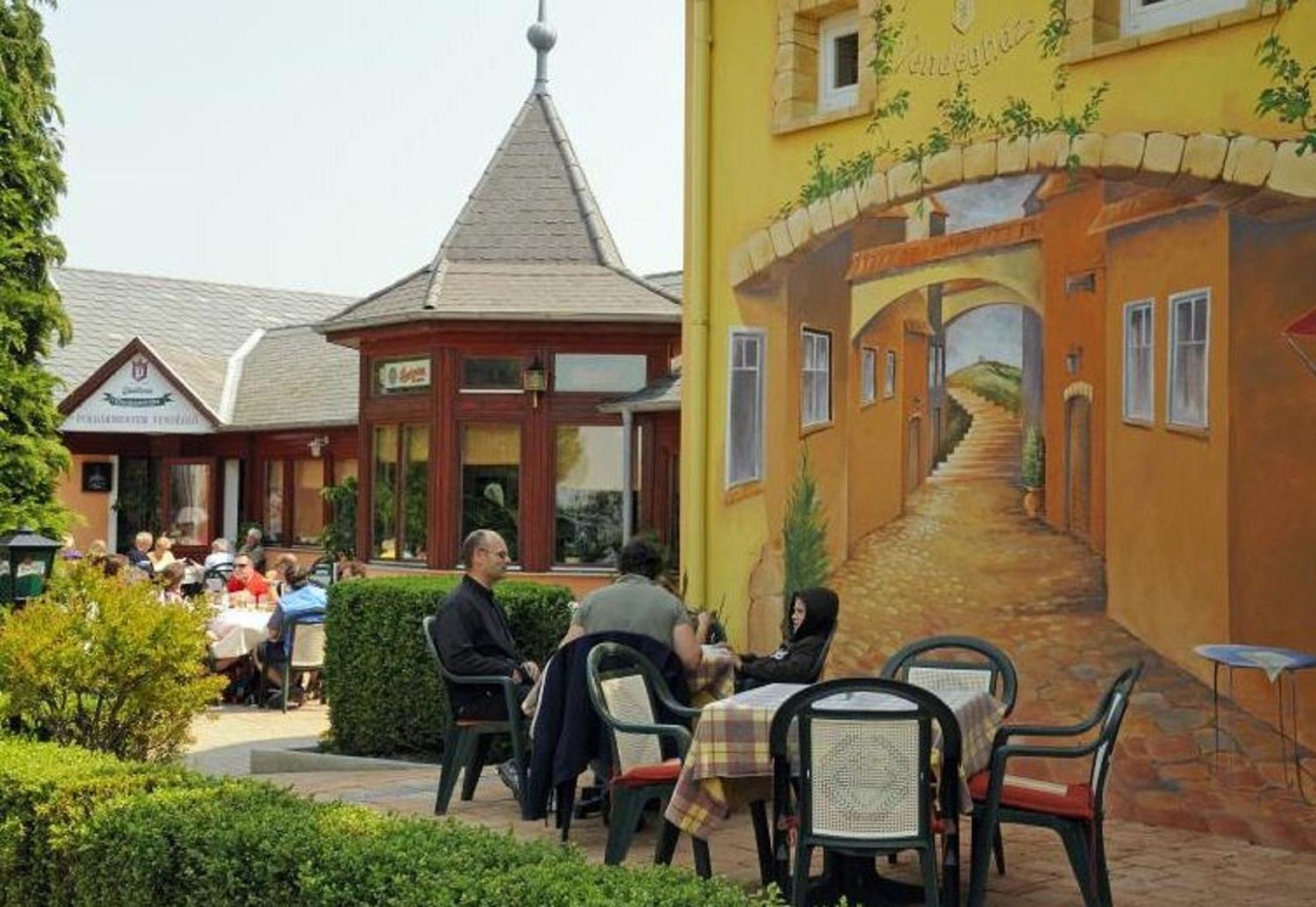 Inn Polgarmester Etterem Es Panzio Fertoszeplak
