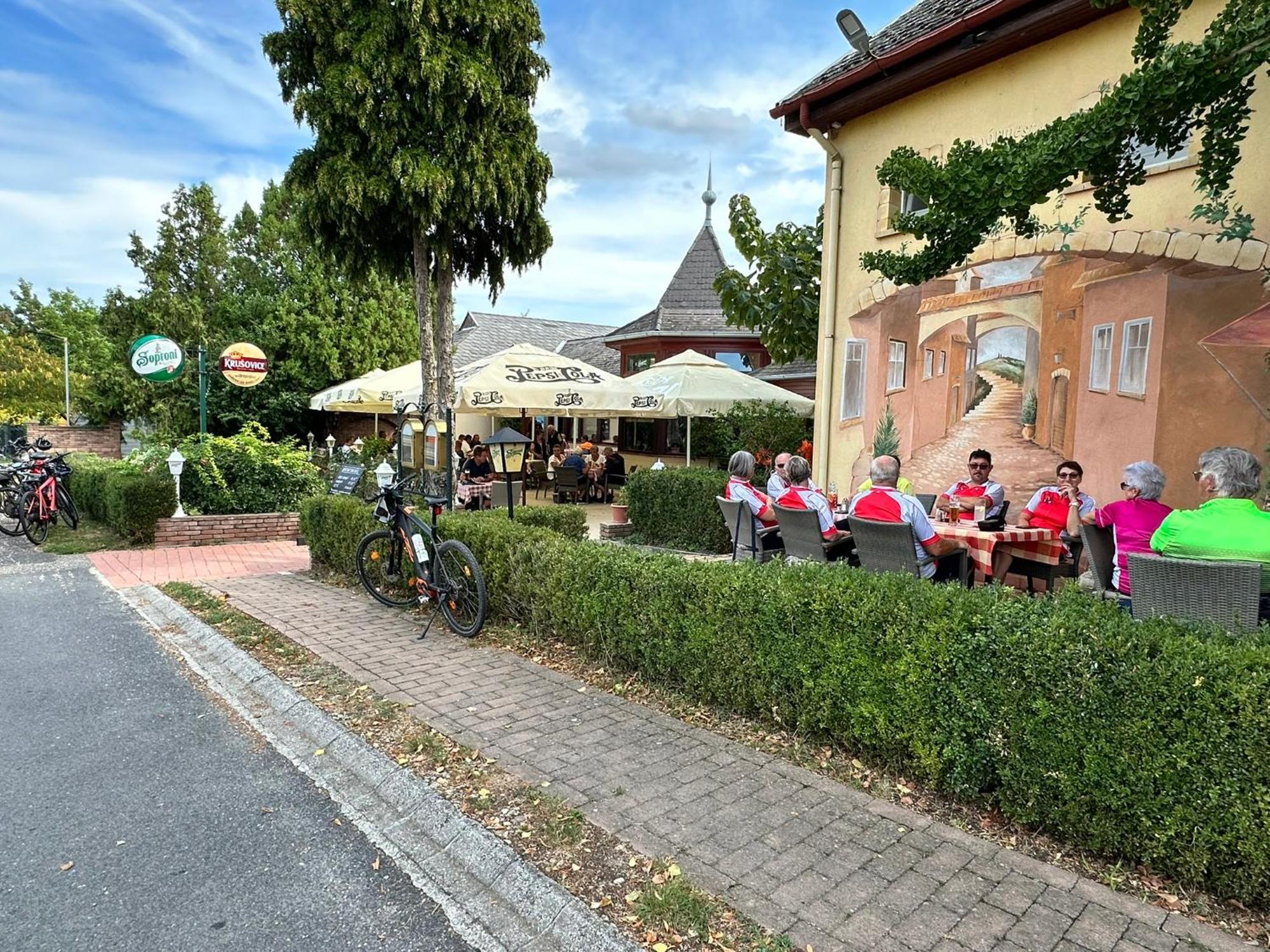 Inn Polgarmester Etterem Es Panzio Fertoszeplak