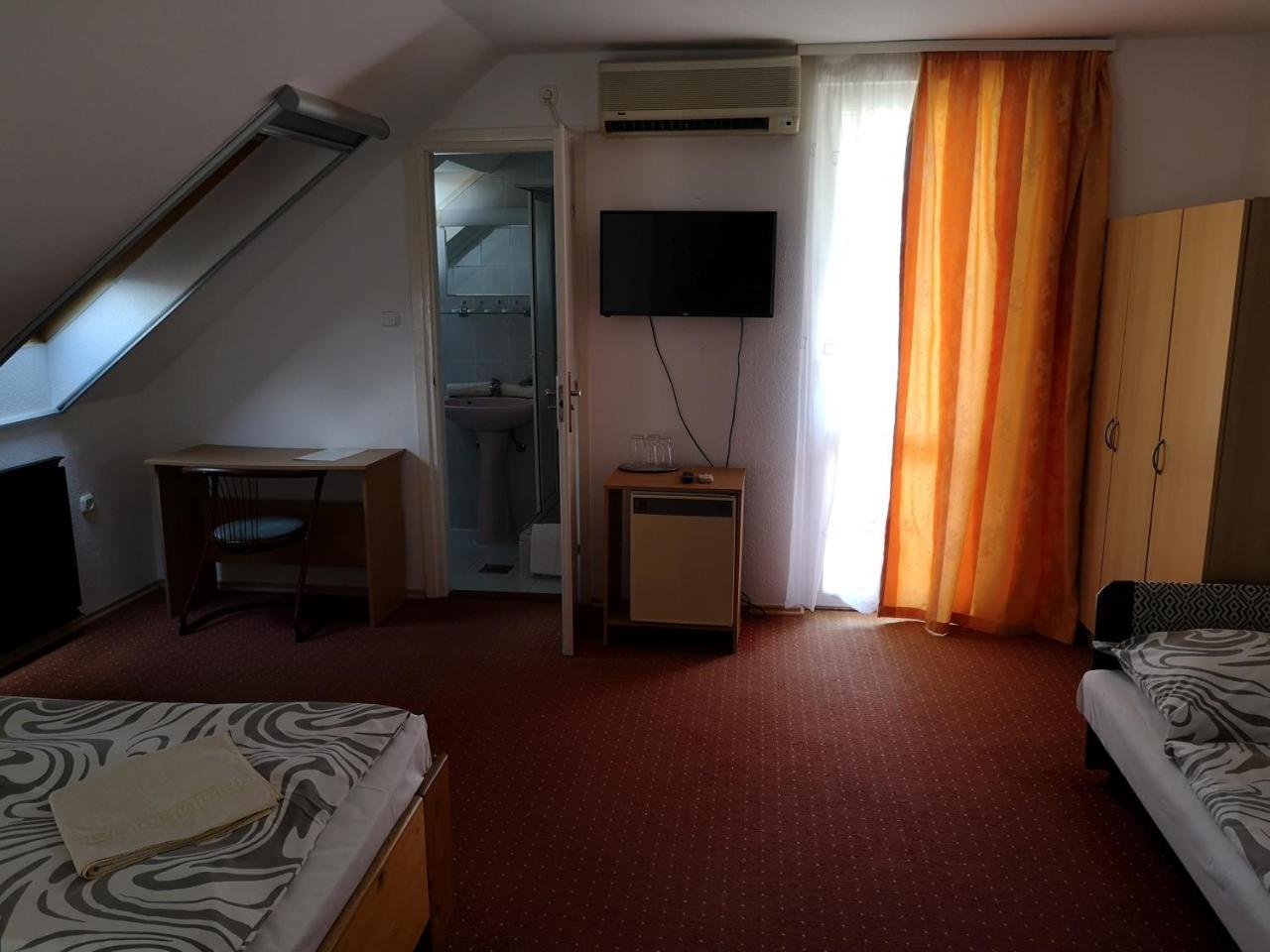 Polgarmester Etterem Es Panzio Inn